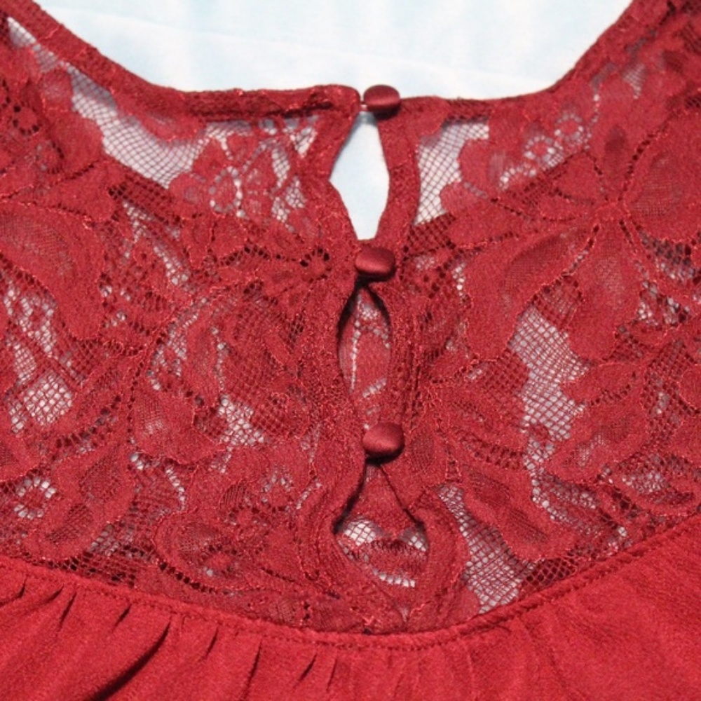 EXPRESS Maroon Red Lace Keyhole Back Top - Picture 4 of 6